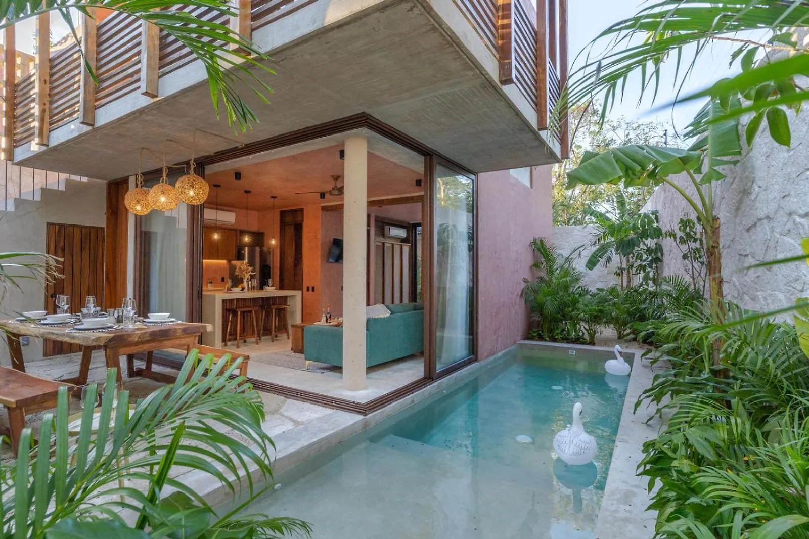 Primrose Jungle Paradise Villa, 3Brd, Island Shower, 2 Private Pools, Gourmet Dining & 24Hr Security location